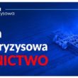Najważniejsze rozwiązania Tarczy Antykryzysowej dla rolnictwa Rozwiązania proponowane w przepisach tzw. Tarczy Antykryzysowej I. Rozwiązania dotyczące wyłącznie rolników i ich domowników: Zasiłek opiekuńczy na dzieci. Zwolnienie z obowiązku opłacania składek emerytalno-rentowych dla osób objętych ubezpieczeniem w KRUS. Zmiany dotyczące zachowania ważności orzeczeń wydanych między innymi na podstawie przepisów o ubezpieczeniu społecznym rolników. II. Rozwiązania dotyczące rolników lub przedsiębiorców, w tym prowadzących działalność rolniczą w formie spółki osobowej, spółki kapitałowej, spółdzielni rolników lub w innej formie, a także prowadzących działalność gospodarczą związaną z sektorem rolnym, w szczególności w zakresie przetwórstwa produktów rolnych, lub zatrudnianych przez nich pracowników: 1. Pokrycie przez państwo składek na ZUS. 2. Możliwość odroczenia i rozłożenia na raty składek na ZUS. 3. Dofinansowanie zatrudnienia. 4. Uelastycznienie czasu pracy. 5. Rozwiązania dotyczące pobytu i zatrudnienia cudzoziemców. 6. Rozliczenie całej tegorocznej straty w przyszłym roku. 7. Podatek od nieruchomości. 8. Przedłużenie bankowych kredytów obrotowych. 9. Zmiana warunków lub terminów spłaty kredytu udzielonego mikroprzedsiębiorcy, małemu lub średniemu przedsiębiorcy. 10. Zmiany w zakresie maksymalnych cen lub maksymalnych marż hurtowych i detalicznych, stosowanych w sprzedaży towarów lub usług. 11. Zmiany dotyczące biegu terminów przewidzianych przepisami prawa administracyjnego oraz biegów terminów procesowych i sądowych. 12. Zmiana wprowadzająca ułatwienia dotyczące korzystania z usług e-administracji. Szczegółowe informacje dotyczące najważniejszych rozwiązań zawartych w przepisach dotyczących wprowadzenia Tarczy Antykryzysowej I. Rozwiązania dotyczące wyłącznie rolników i ich domowników 1. Zmiany w zakresie zasiłku opiekuńczego rolników W przypadku zamknięcia żłobka, klubu dziecięcego, przedszkola, szkoły lub innej placówki, do których uczęszcza dziecko albo niemożności sprawowania opieki przez nianię lub dziennego opiekuna z powodu COVID-19, rolnikowi będzie przysługiwał zasiłek opiekuńczy z powodu konieczności osobistego sprawowania opieki nad: 1) dzieckiem, w wieku do ukończenia 8 lat; 2) oraz dzieckiem legitymującym się orzeczeniem o znacznym lub umiarkowanym stopniu niepełnosprawności do ukończenia 18 lat albo dzieckiem z orzeczeniem o niepełnosprawności lub orzeczeniem o potrzebie kształcenia specjalnego. Zasiłek opiekuńczy będzie przysługiwał przez okres nie dłuższy niż 14 dni. Zasiłek opiekuńczy za każdy dzień będzie wynosił 1/30 z kwoty emerytury podstawowej. Obecnie wysokość emerytury podstawowej po waloryzacji wynosi 972,40 zł. Stawka dzienna wyniesie zatem 32,41 zł (972,40 zł / 30 dni = 32,41 zł). Zasiłek opiekuńczy będzie finansowany z budżetu państwa za pośrednictwem Kasy Rolniczego Ubezpieczenia Społecznego (KRUS). Rada Ministrów będzie mogła, w celu przeciwdziałania COVID-19, w drodze rozporządzenia, określić dłuższy okres pobierania dodatkowego zasiłku opiekuńczego. 2. Zwolnienie z obowiązku opłacania składek emerytalno-rentowych dla osób objętych ubezpieczeniem w KRUS Wszystkie osoby objęte ubezpieczeniem emerytalno-rentowym na podstawie ustawy o ubezpieczeniu społecznym rolników zostaną zwolnione z obowiązku opłacania składek na to ubezpieczenie do KRUS za trzy miesiące (drugi kwartał 2020 r.). Składki opłaci budżet państwa za pośrednictwem KRUS. Zwolnienie następuje z mocy samego prawa, co oznacza, że nie będzie konieczne składanie przez rolników ubezpieczonych w KRUS jakichkolwiek dodatkowych wniosków w tym zakresie. 3. Zmiany dotyczące zachowania ważności orzeczeń wydanych między innymi na podstawie przepisów o ubezpieczeniu społecznym rolników Zachowanie ważności orzeczeń o: 1) częściowej niezdolności do pracy, 2) całkowitej niezdolności do pracy, 3) całkowitej niezdolności do pracy i niezdolności do samodzielnej egzystencji, 4) niezdolności do samodzielnej egzystencji – wydanych na podstawie przepisów o ubezpieczeniu społecznym rolników, których ważność upływa w okresie obowiązywania stanu zagrożenia epidemicznego albo stanu epidemii albo w okresie 30 dni następujących po ich odwołaniu. Orzeczenia zachowują ważność przez okres kolejnych 3 miesięcy od dnia upływu terminu ważności.
