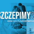 Rejestracja i transport seniorów na szczepienia przeciw COVID-19 Od 15 stycznia rusza rejestracja na szczepienia przeciw COVID-19 dla seniorów, którzy skończyli 80 lat. Natomiast od 22 stycznia zarejestrować się będą mogły osoby powyżej 70. roku życia. 25 stycznia rozpoczną się szczepienia dla zarejestrowanych seniorów. Stopniowo szczepionka przeciw COVID-19 będzie udostępniana kolejnym grupom wiekowym i zawodowym. Osoby, które będą chciały zaszczepić się przeciw COVID-19, ale mają trudność z dotarciem do punktu szczepień, będą mogły skorzystać ze transportu. W pierwszej kolejności transport ten powinien być organizowany przez placówki podstawowej opieki zdrowotnej, a w przypadku braku możliwości, na poziomie gminy. Transport jest przeznaczony dla osób: Posiadających aktualne orzeczenie o niepełnosprawności w stopniu znacznym o kodzie R lub N, lub odpowiednio I grupę z wymienionymi chorobami, Mających trudności z dostępem do punktu szczepień. Równolegle, ramach świadczeń finansowanych przez Narodowy Funduszu Zdrowia dotyczących szczepień pacjentów (szczepienie w punkcje szczepień lub szczepienie z dojazdem do pacjenta), powinien być realizowany transport dedykowany osobom, które ze względów zdrowotnych wymagają użycia transportu sanitarnego. Transport taki realizowany powinien być ze wskazań medycznych, po uprzedniej decyzji lekarza o kwalifikacji do takiego transportu. Organizacja transportu przez gminę polega przyjęciu od placówki podstawowej opieki zdrowotnej listy osób, które potrzebują transportu, wraz z informacją o dacie i godzinie szczepienia i następnie koordynacji dowozu. Punkty szczepień w gminie Nozdrzec: NZOZ "Izdebki" Janusz Kosobucki, Elżbieta Kosobucka s. c., tel. 13 43 99 005 NZOZ "Ośrodek Zdrowia" Barbara Irena Wielgos-Fuksa w Nozdrzcu, tel.13 43 98 960 15 stycznia od godziny 8.00 uruchomiany zostanie nr telefonu 13 43 98 020, wew. 53, pod którym można będzie uzyskać informacje na temat zasad transportu. Informacja na podstawie danych zawartych na stronie gov.pl/szczepimysie