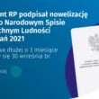 Narodowy Spis Powszechny potrwa do 30 września Prezydent Andrzej Duda podpisał 1 kwietnia 2021 r. ustawę z dnia 30 marca 2021 r. o zmianie ustawy o narodowym spisie powszechnym ludności i mieszkań 2021. Głównym celem nowelizacji ustawy jest wydłużenie czasu realizacji NSP w warunkach zagrożenia epidemicznego COVID-19 o 3 miesiące, tj. do 30 września 2021. Ustawa wchodzi w życie z dniem następującym po dniu ogłoszenia.